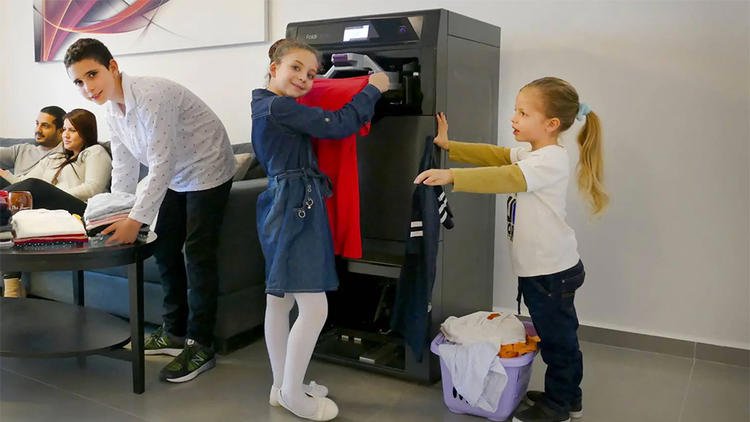Discover the FoldiMate machine, a revolutionary solution for automatic garment folding. Thanks to its advanced technology and modern design, it offers unrivalled performance for fast, impeccable results.