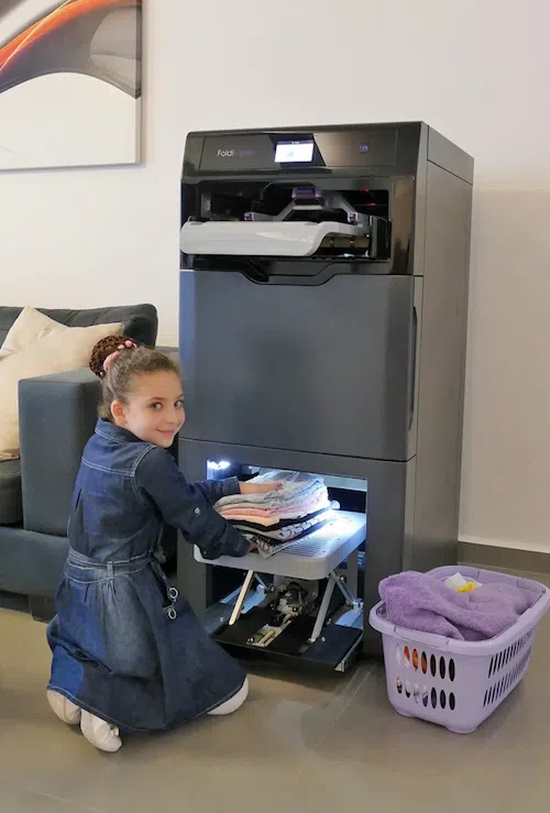 FoldiMate Family: Effiziente, automatische Wäschefaltmaschine für Familien – spart Zeit und sorgt für perfekte Kleidungspflege.